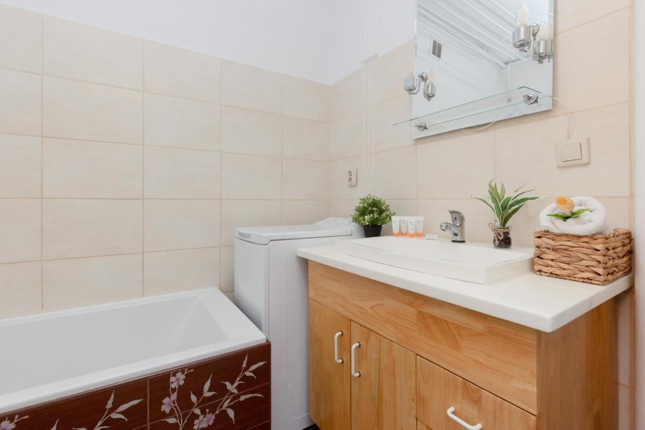 Warsaw Airport Studio Astronautow With Balcony By Renters Apartment Exterior foto