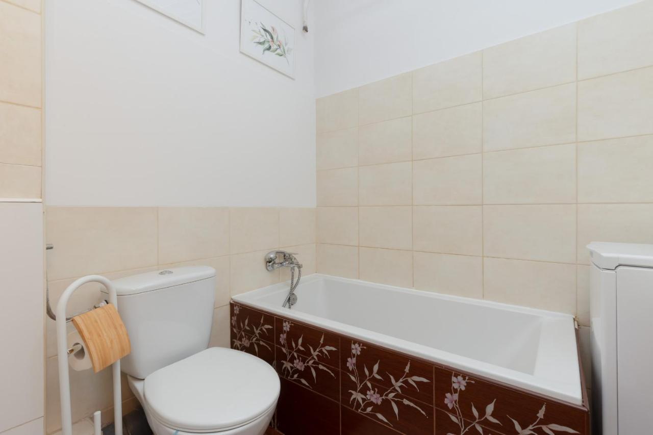 Warsaw Airport Studio Astronautow With Balcony By Renters Apartment Exterior foto